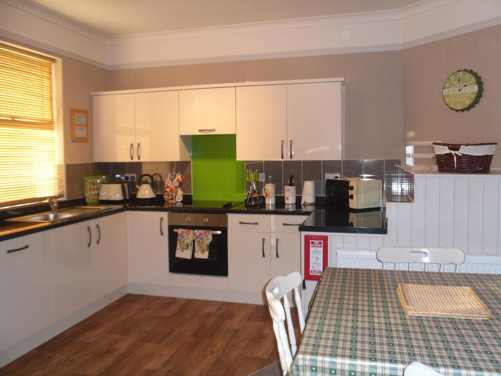 Claremont House Holiday Apartments Llandudno Room photo